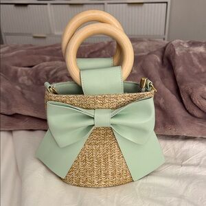 NWT, Francesca’s Mint Bow Straw Bucket Bag with Wooden Handles